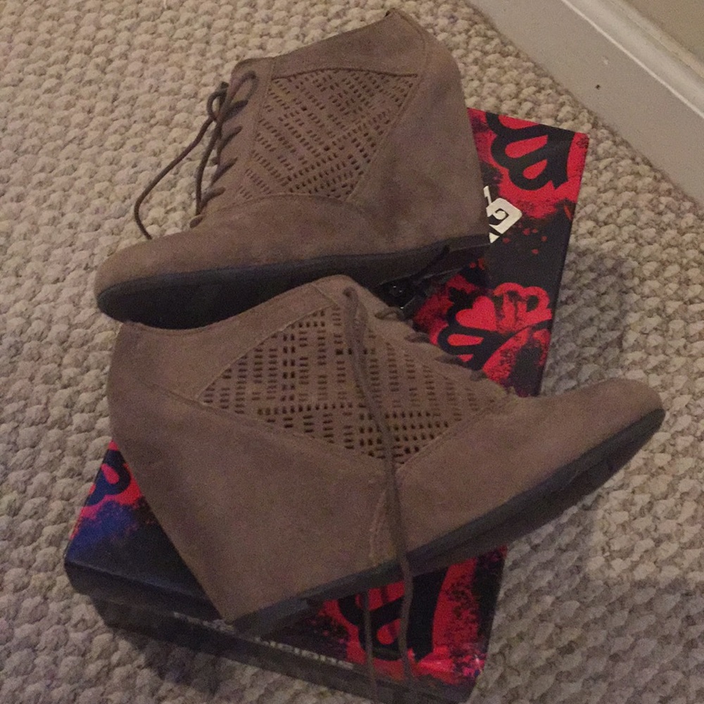 Fergalicious by Fergie . Booties size 7